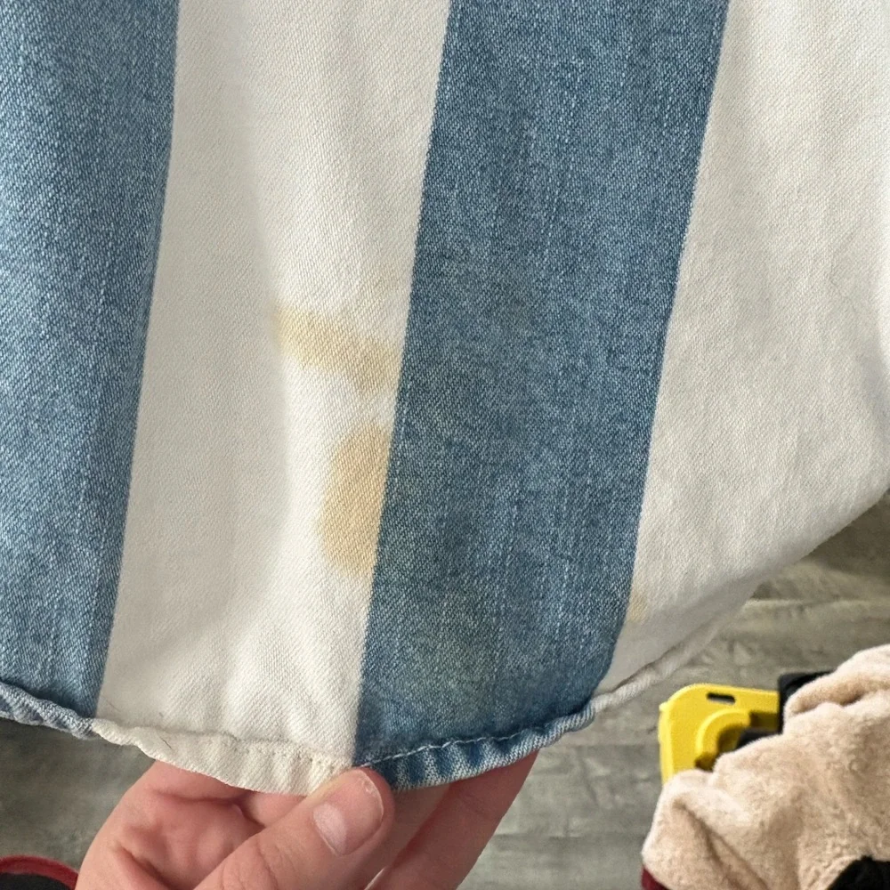 Levi's Blue and White Vertical Stripe Casual Button-Down Shirt - Picture 2 of 3